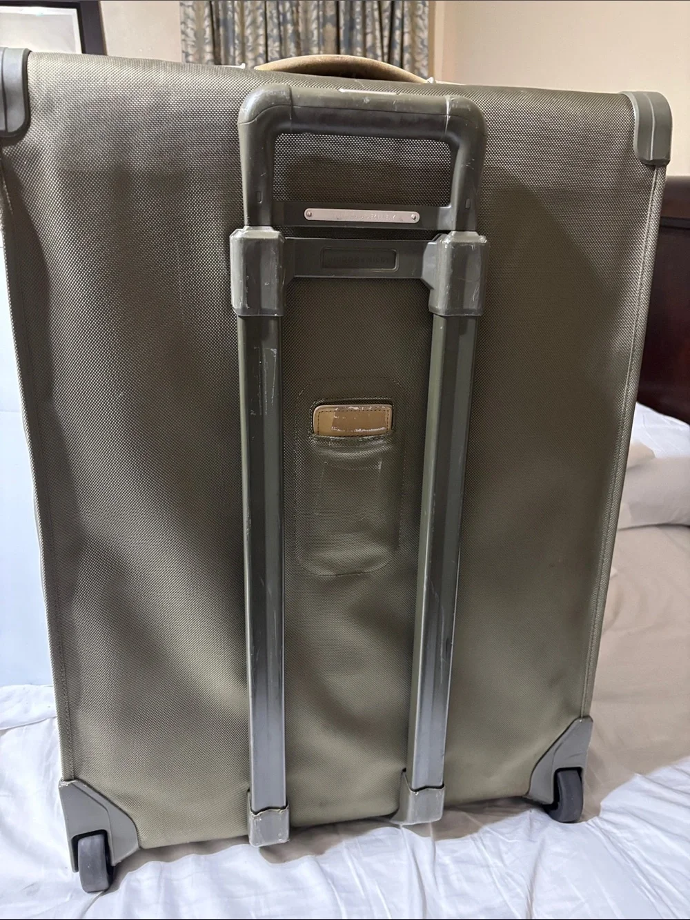 Briggs & Riley large expandable suitcase. Excellent preowned condition